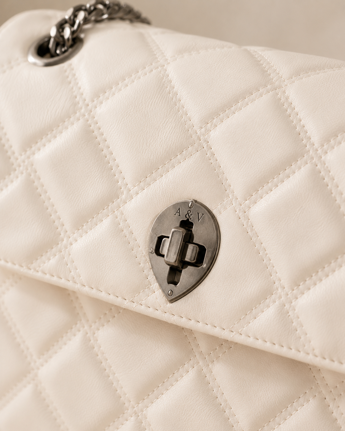 The Kensington Quilted Shoulder Bag – Cream