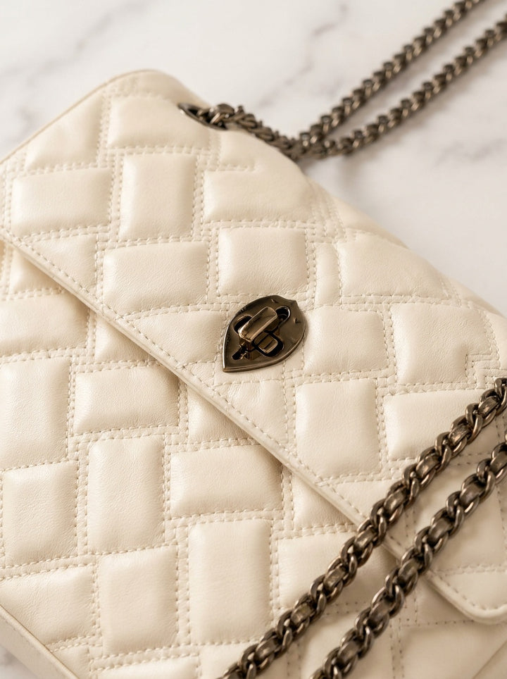 The Kensington Quilted Shoulder Bag – Cream – detail & texture